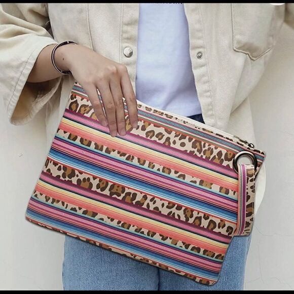 Cute wristlet Leopard Pattern and Multi Colored - Picture 1 of 5